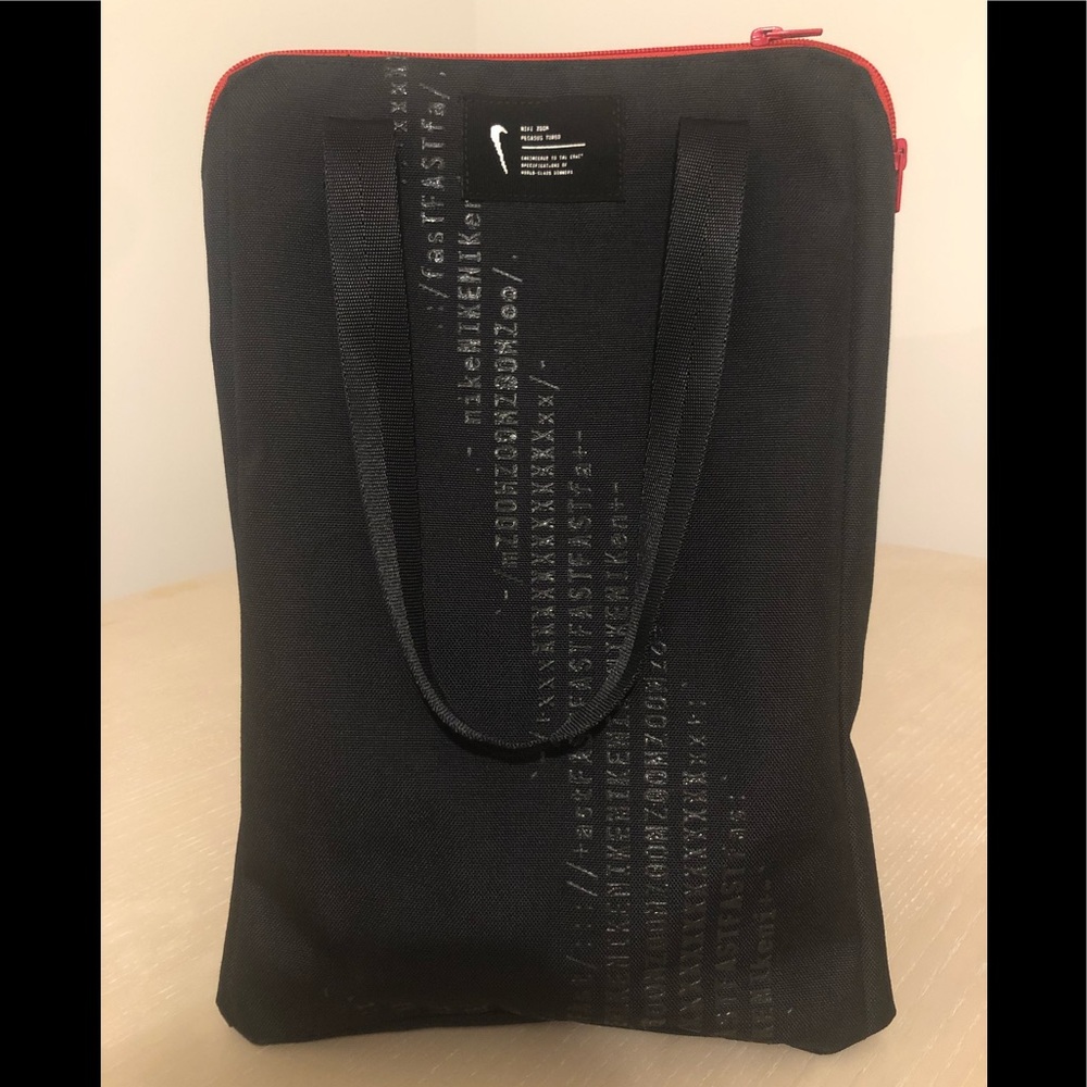 Nike ZoomX Sport Deep Zip Convertible Printed Unisex Tote Bag - Black / Red NWOT